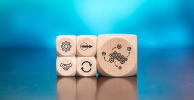 Mavi arka planda bpo konsepti sembolü olan tahta bloklar