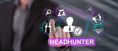 Adam dokunmatik ekranda işe alım konseptine parmağıyla dokunuyor.