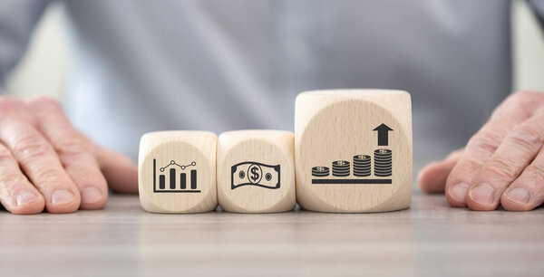 Деревянные блоки с символом прибыли