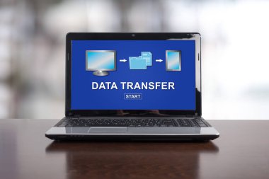 Veri aktarım konsept dizüstü bilgisayar ekranında