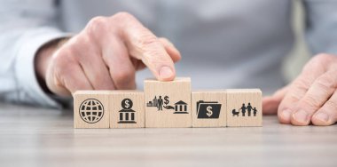 Hükümet yardımı sembollü tahta bloklar