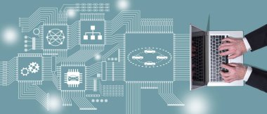 Bağlı araba kavramının sembolü olan dizüstü bilgisayar kullanan ellerin üst görünümü