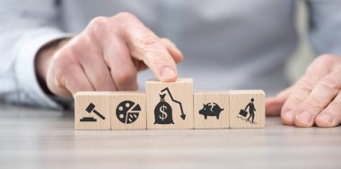 İflas sembollü tahta bloklar.