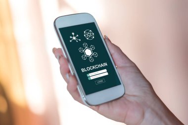 Bir engelleme zinciri konseptini gösteren akıllı telefon ekranı