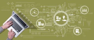 Yatırımcıların çekim konseptini simgeleyen dizüstü bilgisayar kullanan ellerin üst görünümü