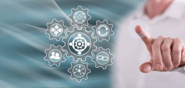 Bir adam dokunmatik ekranda iş ilişkisi kavramına parmağıyla dokunuyor.