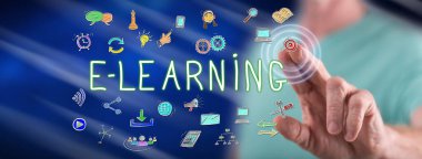 Bir adam dokunmatik ekranda e-öğrenme kavramına parmağıyla dokunuyor.