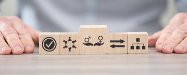 Eşitlik sembollü tahta bloklar