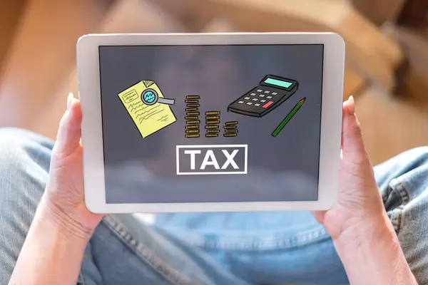 Экран Планшета Налоговой Концепцией Стоковое Фото