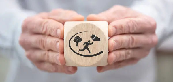 Hand Holding Wooden Cube Symbol Jogging Concept Ліцензійні Стокові Зображення