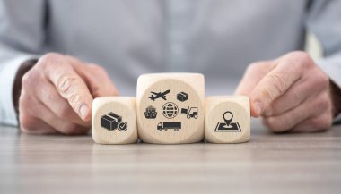 Taşıma konsepti sembollü tahta bloklar