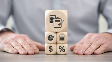 Bütçe sembollü tahta bloklar