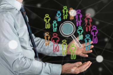 İşe Alım kavramı bir adamın elleri yukarıda