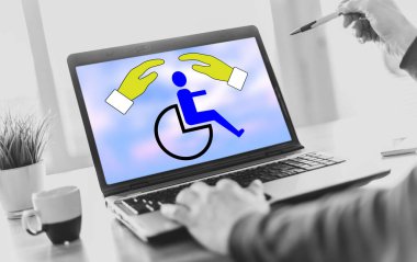 Özürlü sigorta kavramını gösteren dizüstü bilgisayar ekranı