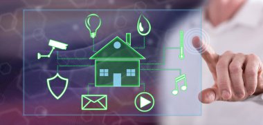 Adam dokunmatik ekranda dijital akıllı ev otomasyonu kavramına parmağıyla dokunuyor.