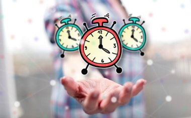 Arka planda bir kadının elini yukarıda zaman kavramı