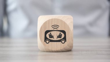 Otomobil konsepti sembolü olan tahta blok.