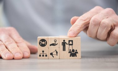 Koçluk sembollü tahta bloklar