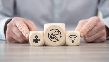 Otomasyon sembollü tahta bloklar