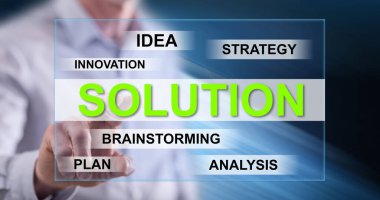 Dokunmatik ekranda çözelti konseptine parmağıyla dokunan adam.