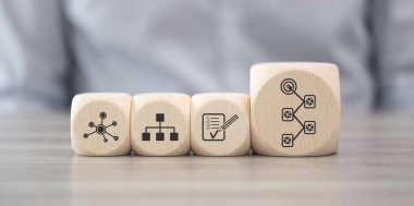 İş akışı kavramının sembolü olan tahta bloklar