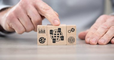 Opec kavramının sembolü olan tahta bloklar