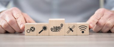 GPS konsepti sembollü tahta bloklar