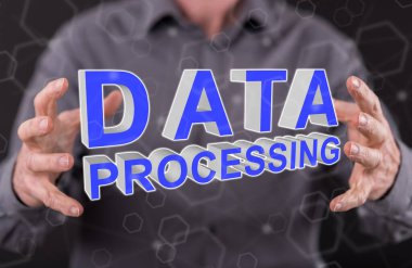 Veri işleme kavramı içinde geçmiş bir adamın elleri arasında