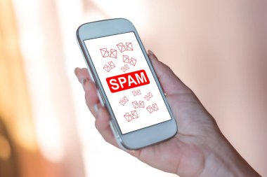 Çöp posta konseptini gösteren akıllı telefon ekranı