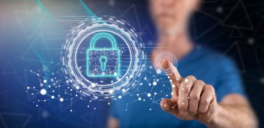 Adam dokunmatik ekranda dijital güvenlik kavramına parmağıyla dokunuyor.