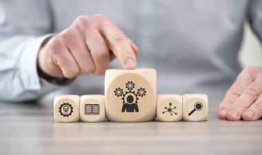 Yetkinlik sembollü tahta bloklar