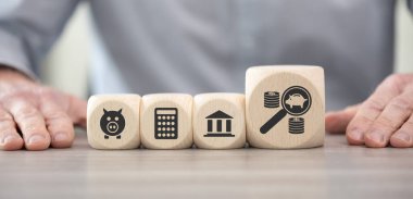 Para yönetimi kavramının sembolü olan tahta bloklar