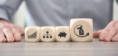 Roi kavramının sembolü olan tahta bloklar.