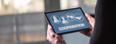 İşbirliği kavramını gösteren tablet ekranı