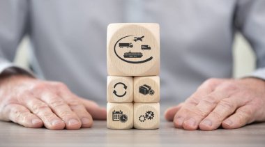 Taşıma konsepti sembollü tahta bloklar