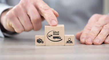 Lojistik konsepti sembollü tahta bloklar