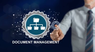 Bir adam dokunmatik ekranda bir belge yönetimi kavramına parmağıyla dokunuyor.