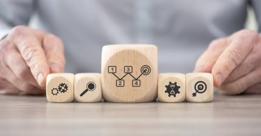 Eylem planının sembolü olan tahta bloklar