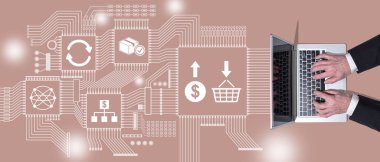 Satın alma kavramının sembolü olan dizüstü bilgisayar kullanan ellerin üst görünümü