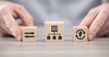 Bilgi paylaşım kavramına sahip tahta bloklar