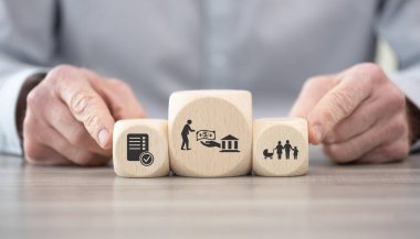 Hükümet yardımı sembollü tahta bloklar