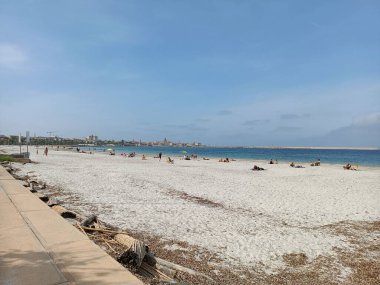 İtalya 'nın Sardunya adasındaki karaibik beyaz kumsal manzarası inanılmaz ve renkli.