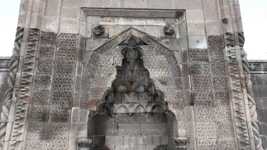 Sahabiye Madrasa, Seljuk Sultan Giyasettin Keyhusrev 'in saltanatı sırasında 1267 yılında inşa edilmiştir. Kayseri, Türkiye.