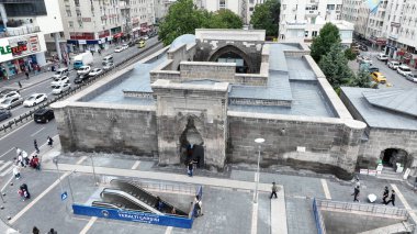 Sahabiye Madrasa, Seljuk Sultan Giyasettin Keyhusrev 'in saltanatı sırasında 1267 yılında inşa edilmiştir. Kayseri, Türkiye.