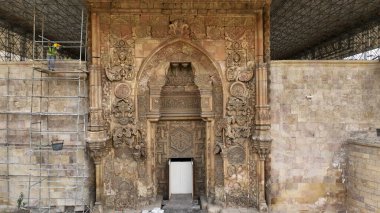 Yüce Divrigi Camii. Cami 13. yüzyılda Mengucekli Dönemi sırasında inşa edilmiştir. Cami, Unesco Dünya Mirasları Listesi 'nde yer alıyor. Sivas, Türkiye.
