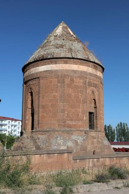 Hüseyin Timur Esen Tekin Mezarı aynı zamanda Çifte Kasa olarak da bilinir. Mezar Ahlat bölgesinde bulunuyor. Mezar 13. yüzyılda Seljuk döneminde inşa edilmiştir. Ahlat, Bitlis, Türkiye.