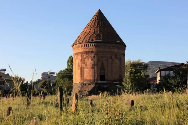 Baba Tomb 매크구에 위치해 무덤은 아나톨리아 셀주크 시기에 터키의 비틀리스 — 스톡 사진