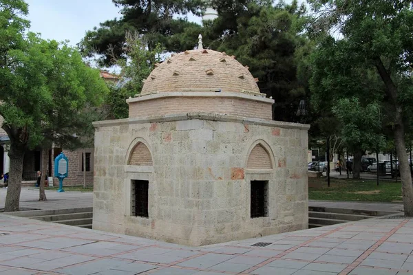 Emir Ishak Bey Tomb Está Localizado Semsi Tebrizi Park Túmulo — Fotografia de Stock