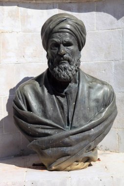 Suriyeli şair-yazar Abu al-Maarri 'nin büstü. Şam, Suriye.