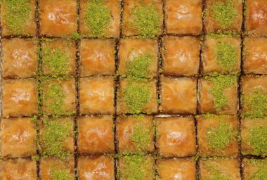 Baklava geleneksel bir Türk tatlısıdır. Fıstık ve cevizden yapılmış. İnce hamurlu ve şekerli şerbet baklava yapımında kullanılır. Gaziantep, Türkiye.